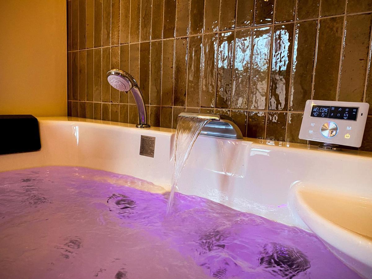 Love Room Suite Bali - Auray En Bretagne Brech Εξωτερικό φωτογραφία